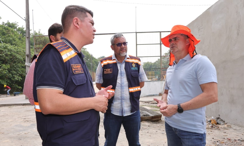 Prefeito David Almeida monitora progresso de obras em instalações esportivas
