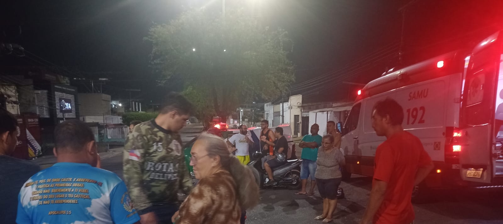 Colisão entre motocicleta e ônibus resulta em feridos na Cachoeirinha