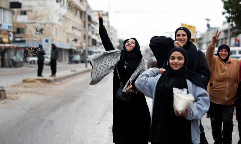Após início de cessar-fogo, milhares de libaneses retornam para casa