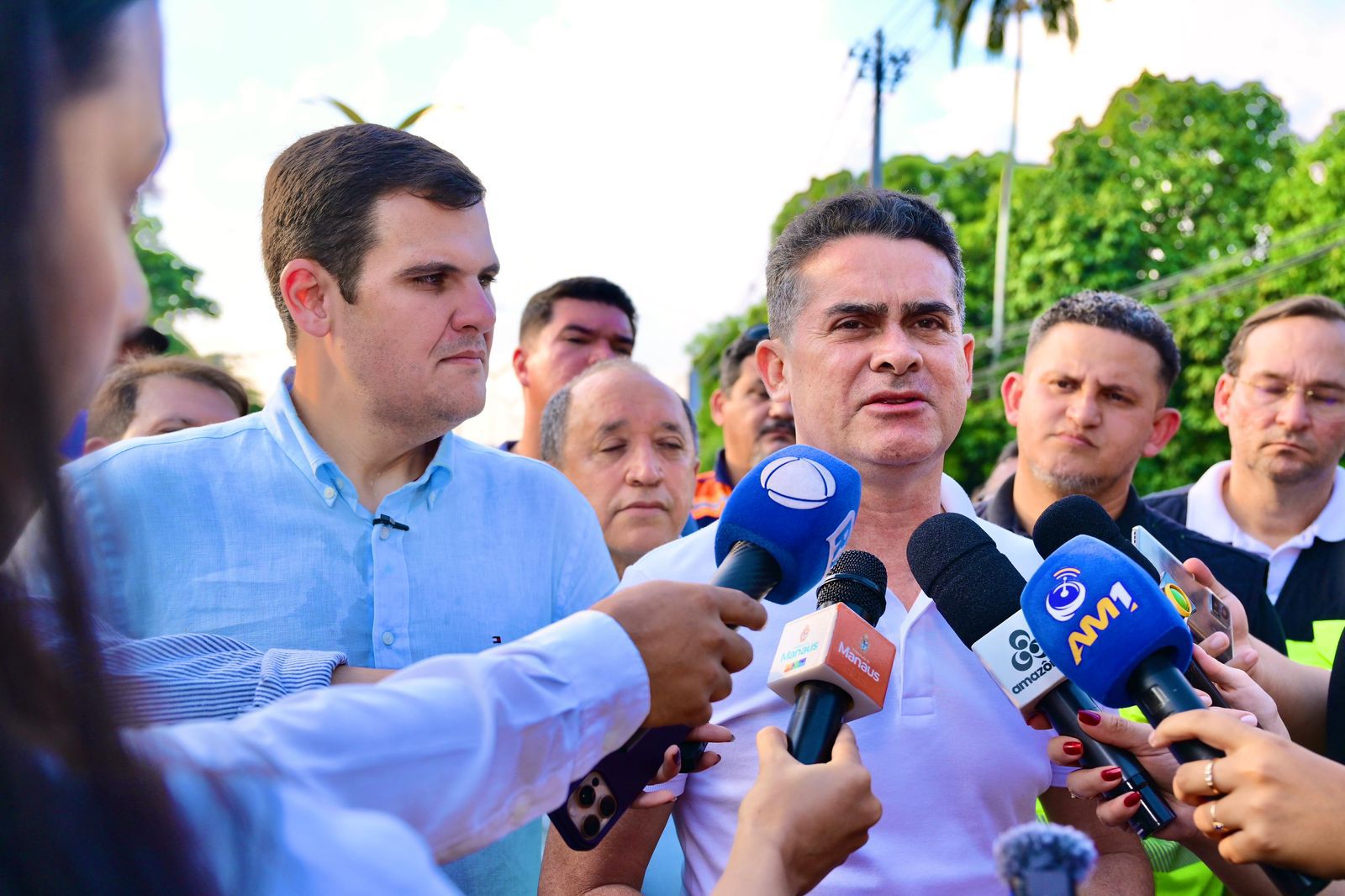 Prefeito David Almeida libera trânsito na avenida Mário Ypiranga após conclusão rápida de obra