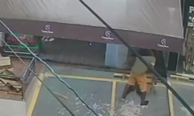 Criminoso é pego invadindo loja da Cacau Show em Coari e ‘levando tudo’; assista ao vídeo
