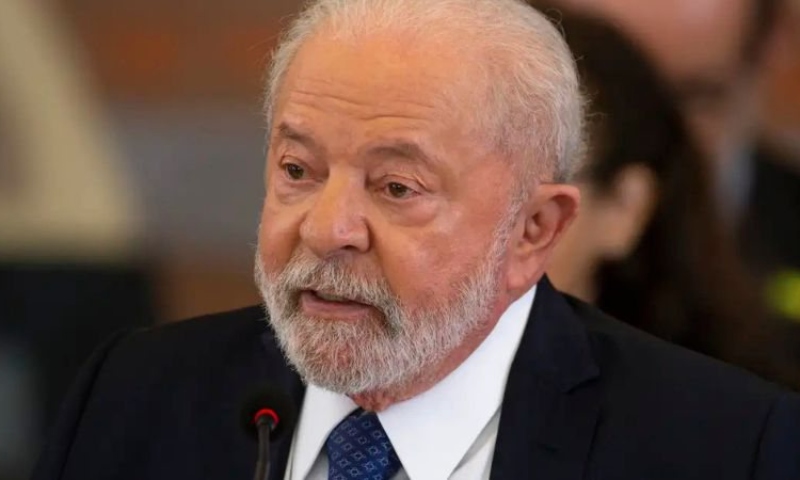 Lula é submetido a cirurgia de emergência devido a hemorragia intracraniana