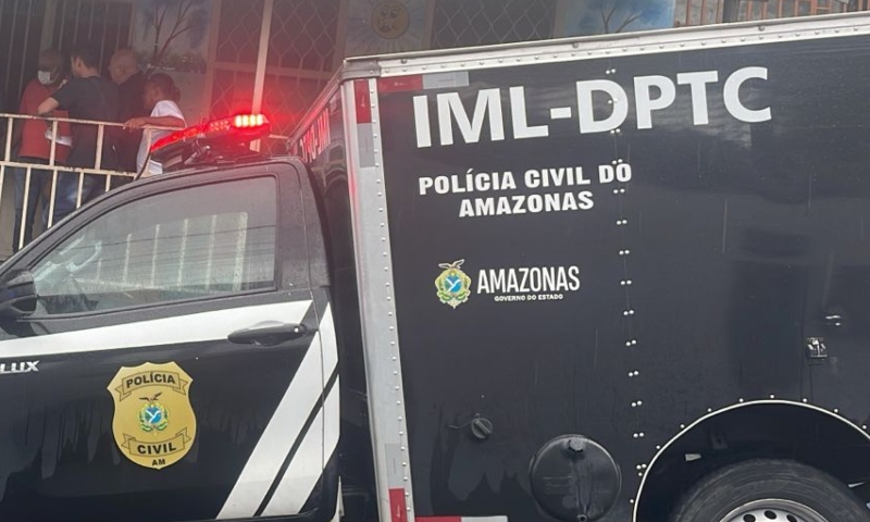 Corpo de jovem é descoberto em frente a escola na zona Leste de Manaus; confira vídeos