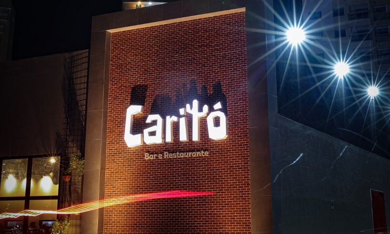 Homens sofrem ataques a tiros na saída do Caritó Bar