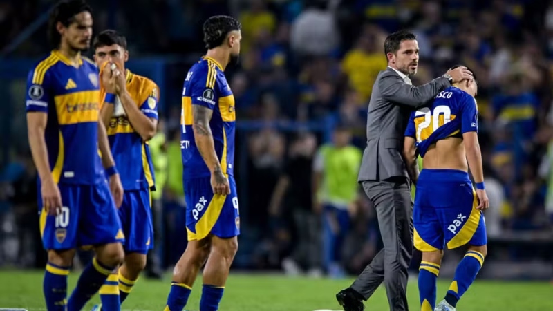 Boca Juniors opta por demitir treinador após queda na Libertadores, afirma jornal