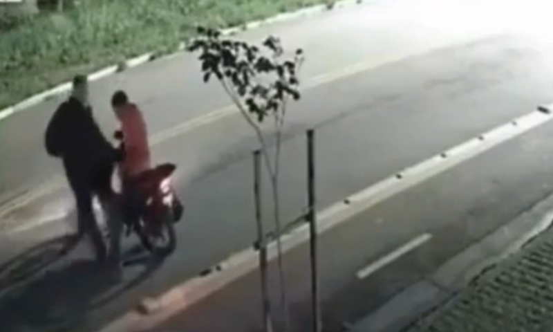 Médica é agredida por ladrões que tentaram roubar sua aliança de casamento; assista ao vídeo