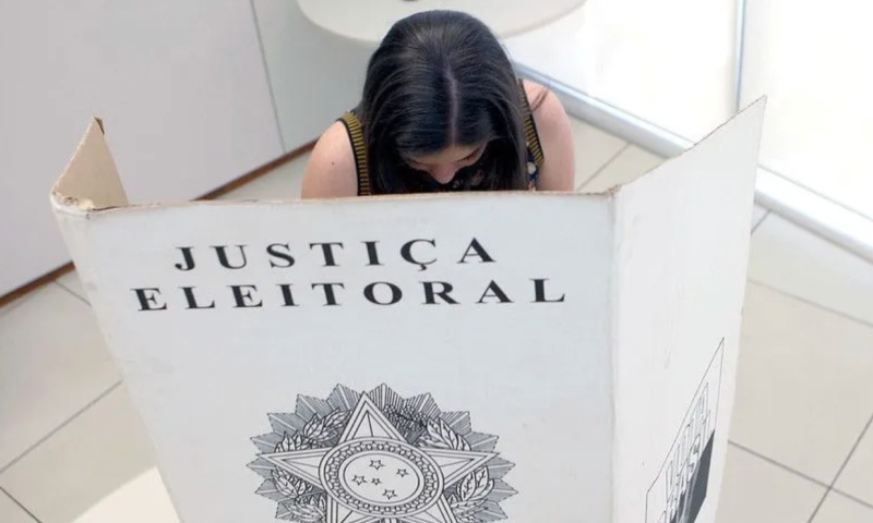 Proposta de Lei visa tornar crime o uso de celular na cabine eleitoral