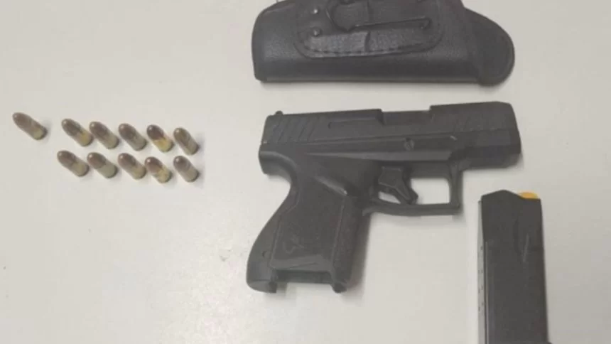 Homem é preso com arma escondida em veículo na AM-070 e detido