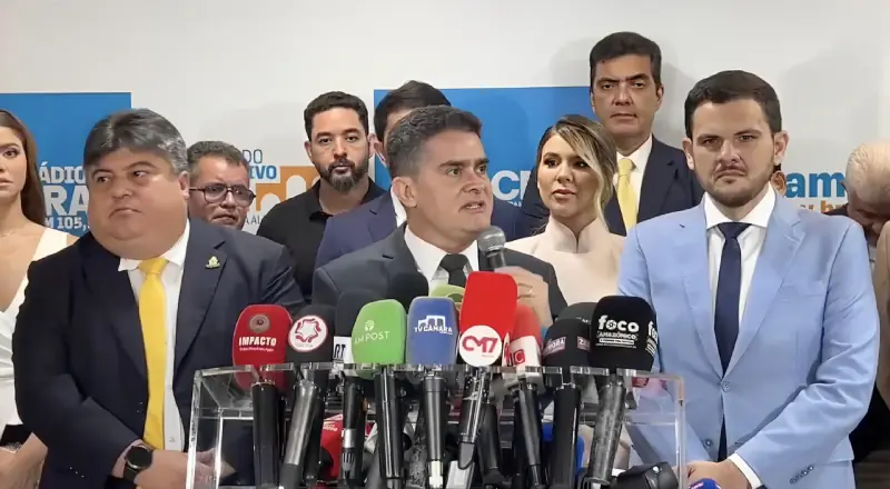 David Almeida oficializa saída da Prefeitura e transmite liderança