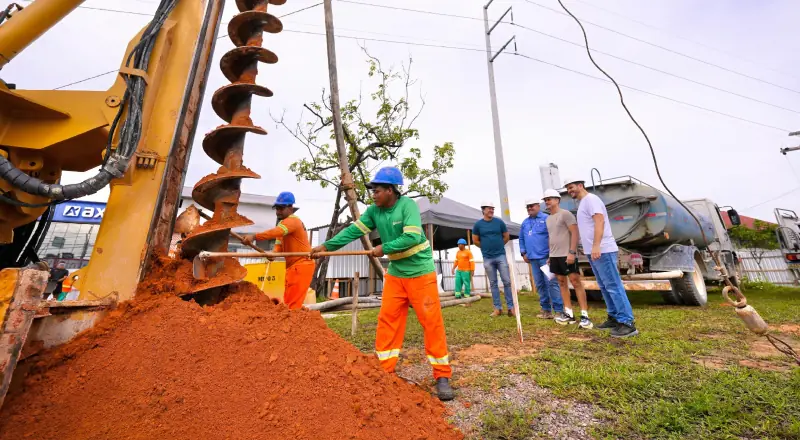 Prefeito David Almeida fiscaliza avanço do quarto complexo viário em Manaus