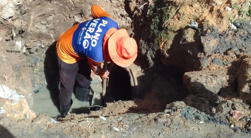 Prefeitura de Manaus realiza reparos em drenagem no bairro Armando Mendes para melhorar a infraestrutura.