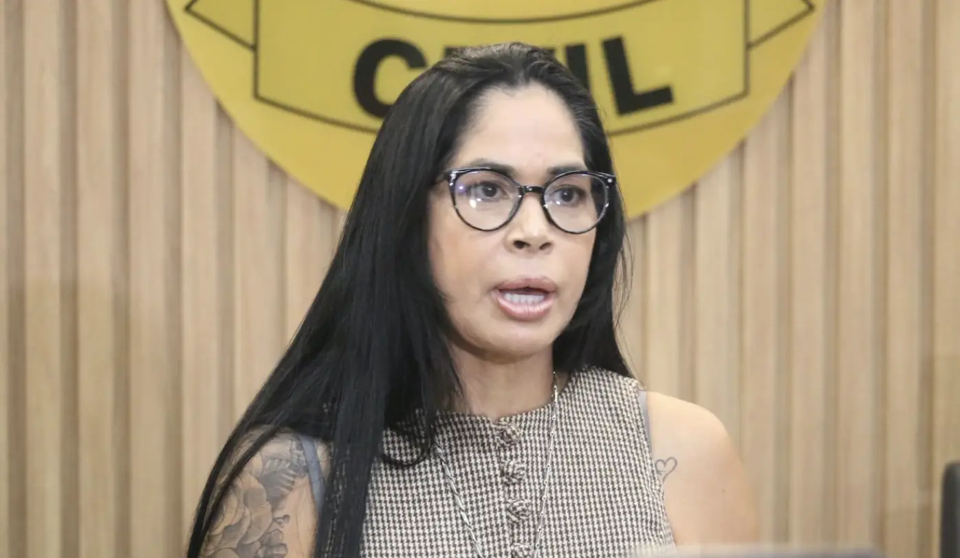 Homem agride esposa com pauladas e tenta matá-la com facadas