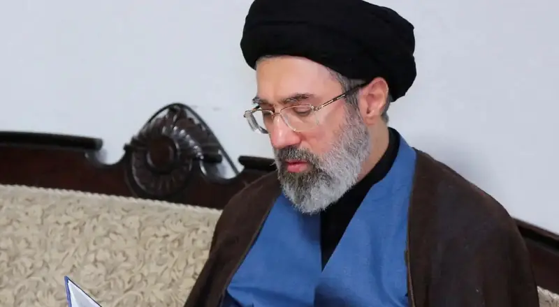 Khamenei reforça que Estreito de Ormuz terá novas regras eficazes