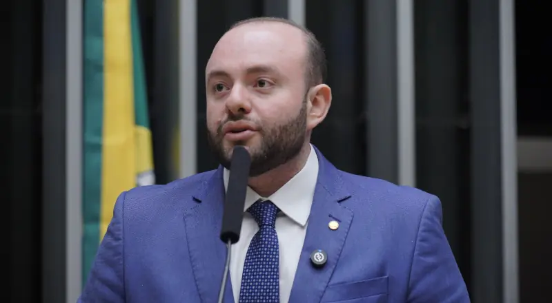 Deputado Fausto Jr. apresenta projeto para reintegrar empresas no Simples Nacional