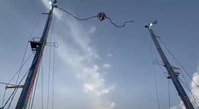 Veja momento em que cabo de brinquedo se rompe e fere crianças