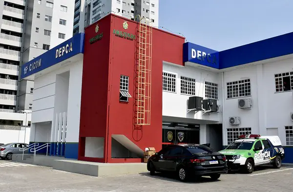 Homem é preso acusado de estuprar enteada em Manaus: Justiça atua