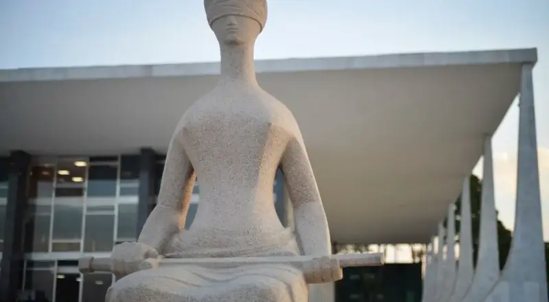 Juízes pedem adiamento de decisão sobre limitantes financeiros