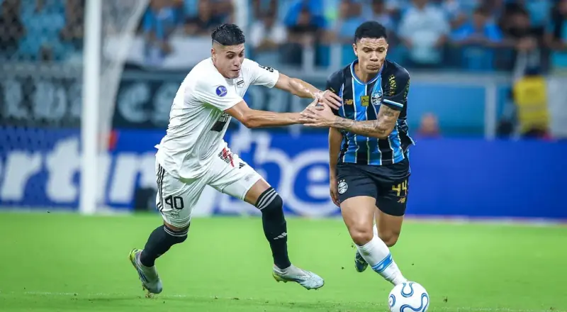 Grêmio enfrenta Deportivo Riestra e busca liderança decisiva