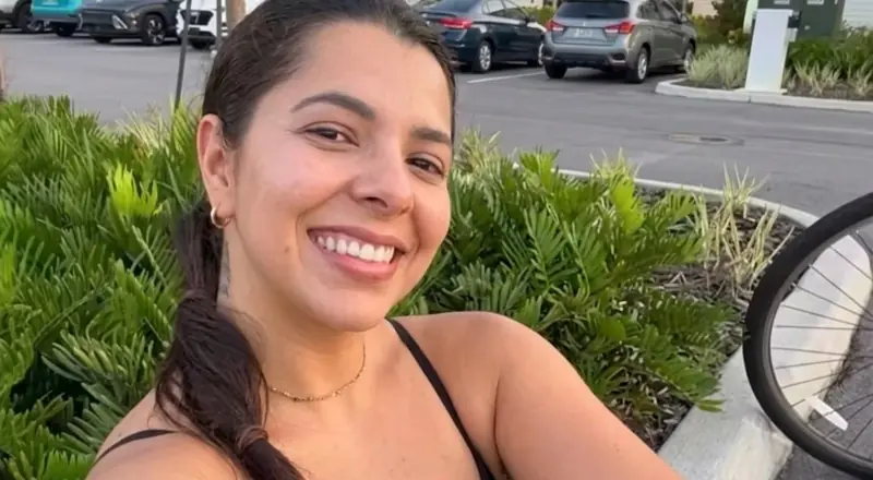 Brasileira é presa na Flórida após vídeo de brincadeira com filho