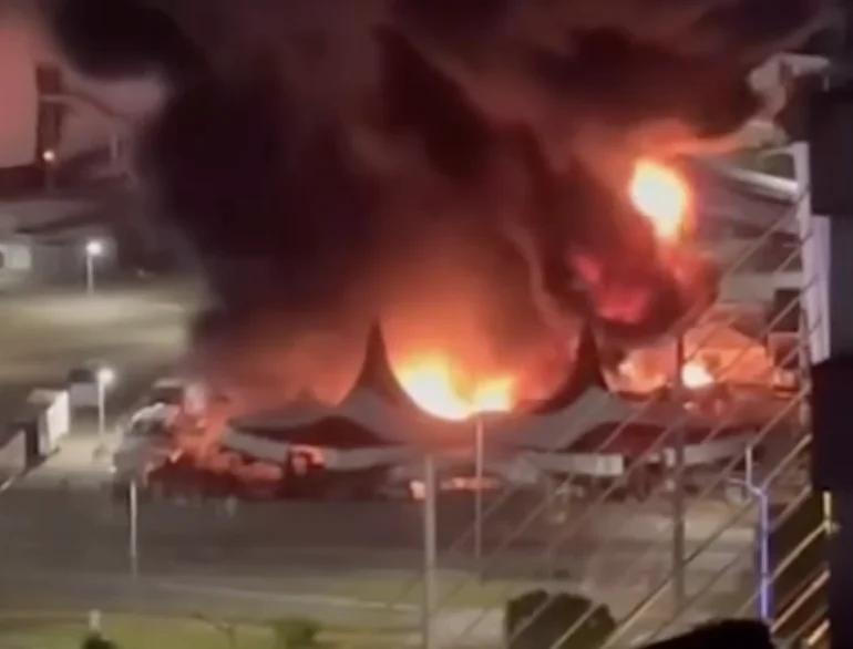 Incêndio atinge circo de Tirulipa e provoca grande mobilização