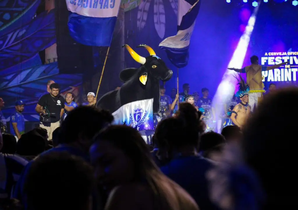 Três gerações de pajés marcam noite histórica no Bar do Boi