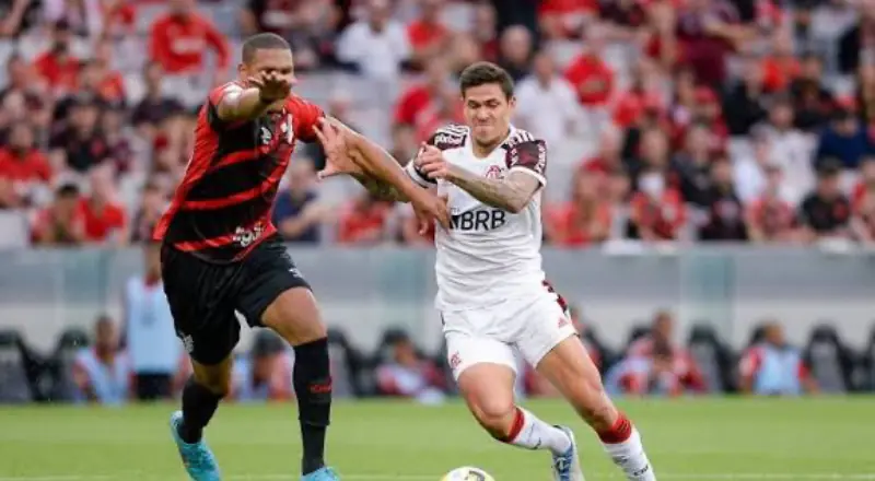 Sob o olhar de Ancelotti, Flamengo busca vitória contra Athletico-PR