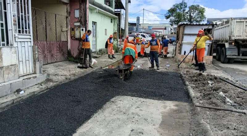 Prefeitura de Manaus trabalha na recuperação asfáltica da avenida Manaus 2000 para melhorar o trânsito
