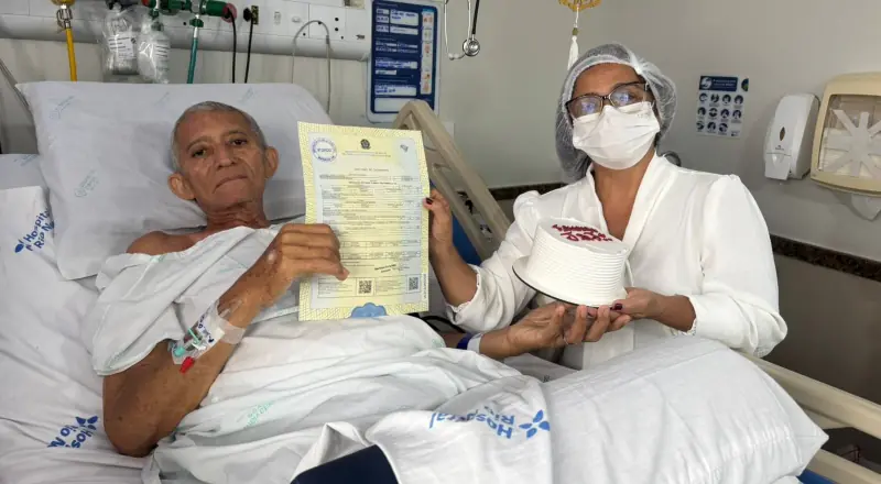 Paciente com câncer realiza emocionante cerimônia de casamento no hospital
