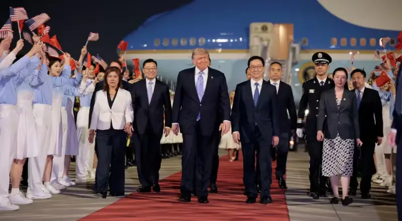 Vídeo de Trump sendo recebido na China ao som de Y.M.C.A esclarecido