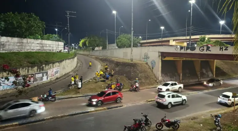 Motociclista perde o controle e sofre acidente grave em Manaus