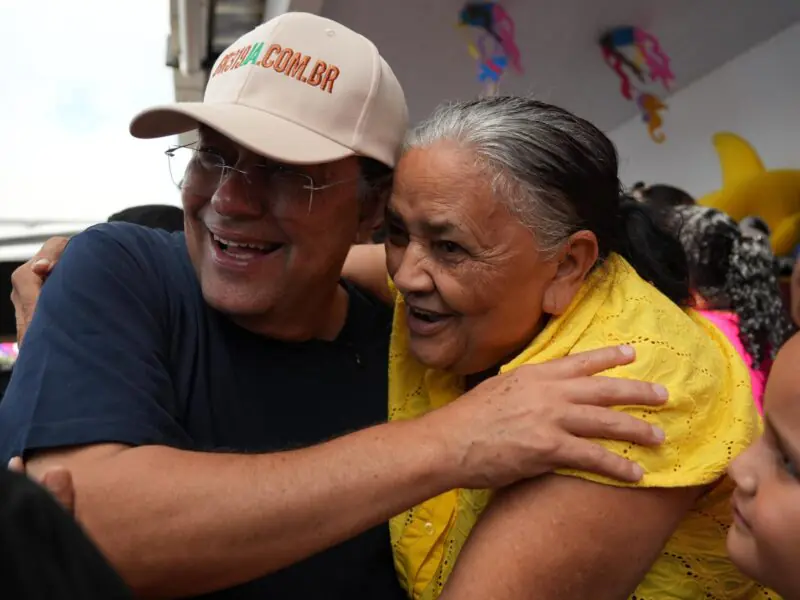 Eduardo Braga entrega escolas e pavimentação no Careiro Castanho
