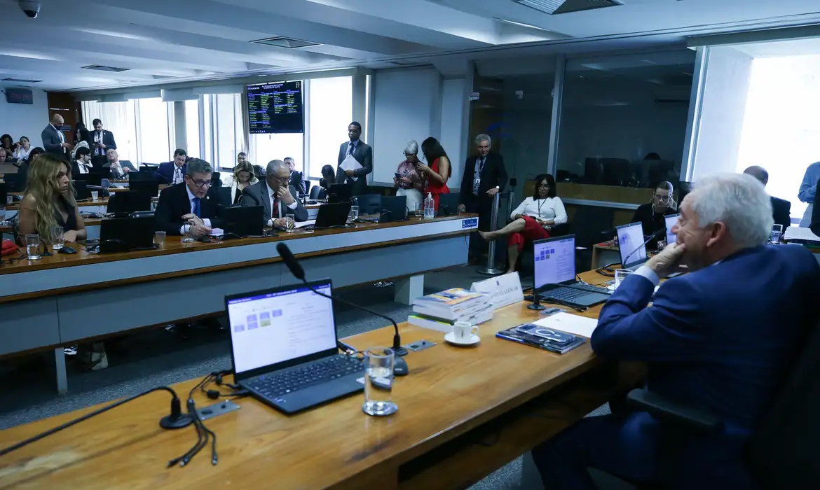 Semana decisiva: fim da escala 6×1 favorece trabalhadores no Senado