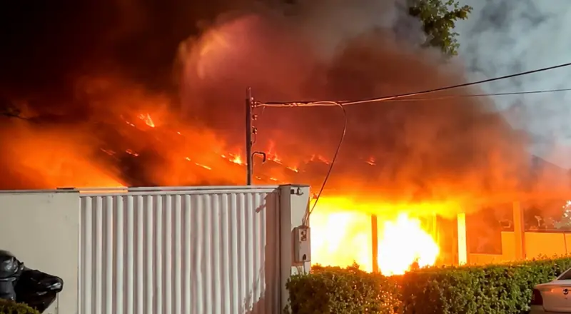 Desespero e correria: incêndio devastador em casa de Manaus