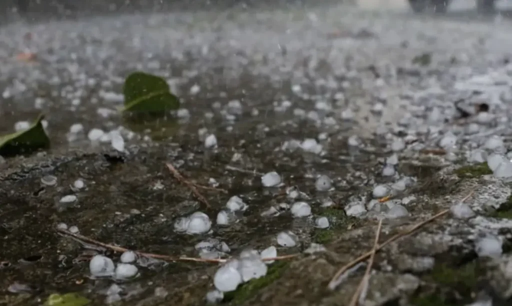 Inmet emite aviso de perigo para tempestades e granizo em regiões específicas