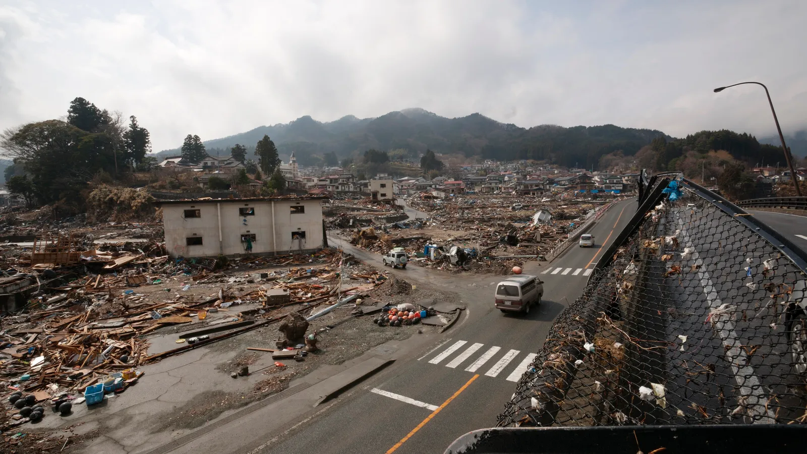 Terremoto atinge o Japão e causa devastação e alerta de tsunami
