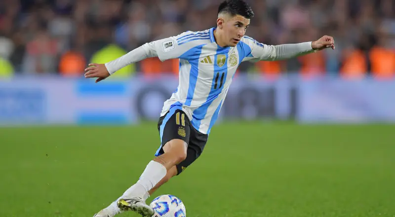 Flamengo avança nas negociações e fecha com Thiago Almada