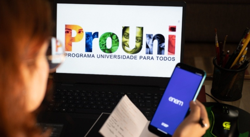 Bolsistas do Prouni podem receber auxílio mensal de R$ 700: Veja os requisitos