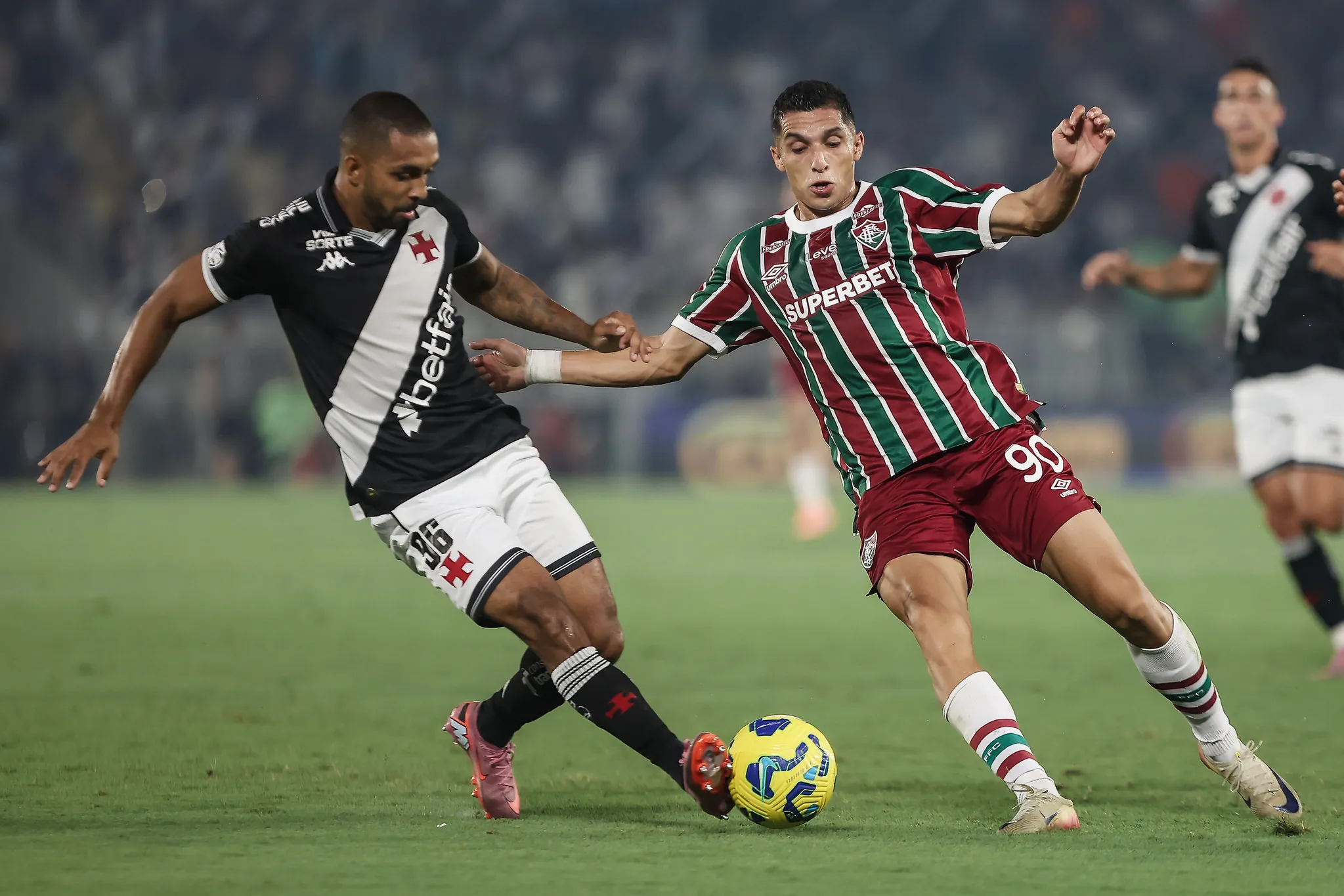 Vasco vence o Fluminense e avança em mata-mata decisivo