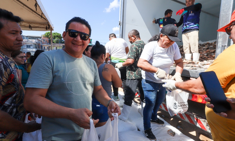 Prefeitura de Manaus distribui 60 mil peixes para a comunidade