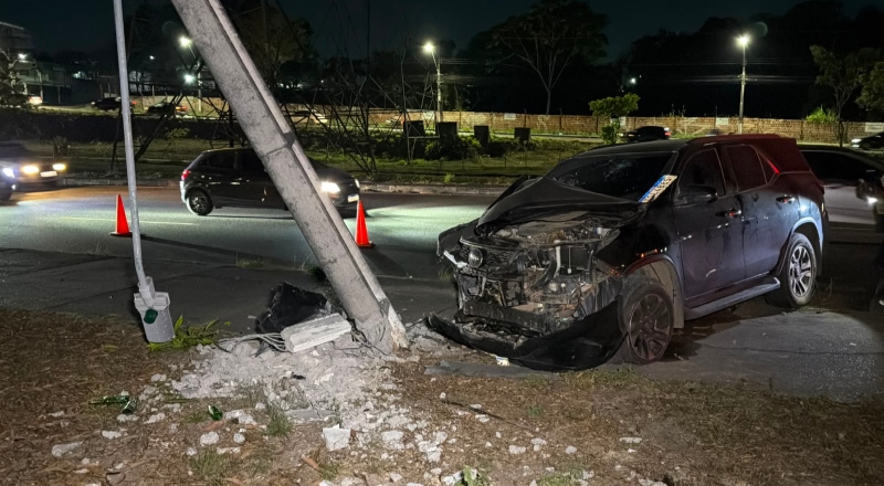 Acidente feio: dono de frigorífico destrói SW4 de luxo em Curitiba