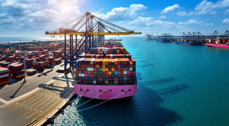 Exportações fazem balança comercial atingir superávit de US$ 7,4 bi