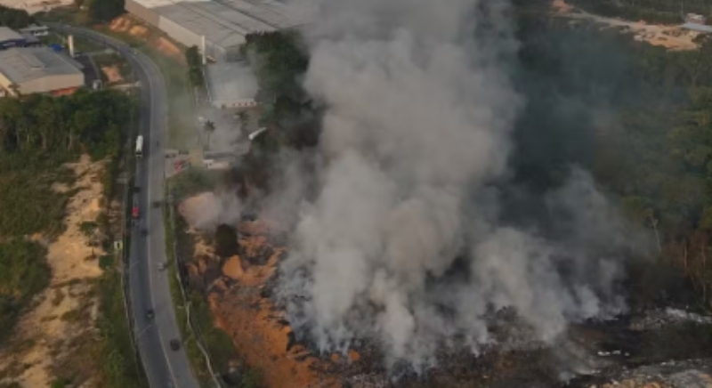 Fumaça toma Manaus e causa transtornos no Distrito Industrial