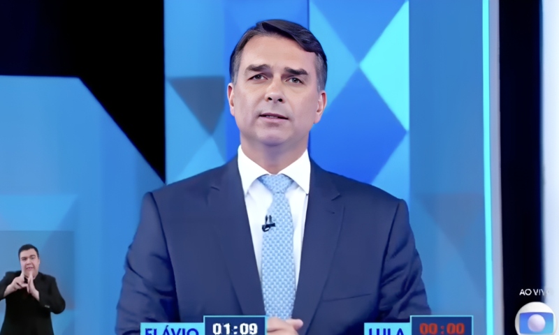 Flávio questiona se Lula vai pedir desculpas aos brasileiros hoje