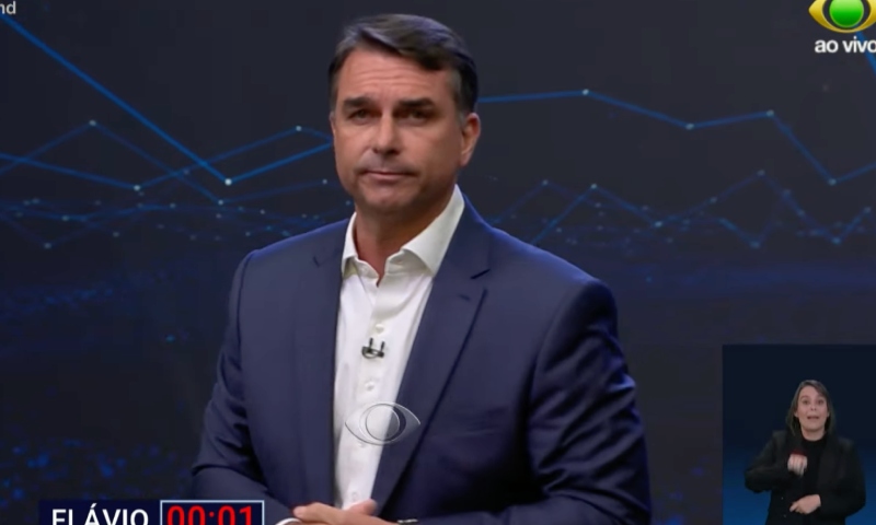 “Não vai ter ninguém passando a mão na cabeça de bandido”: Flávio Bolsonaro fala sobre combate ao narcoterrorismo.
